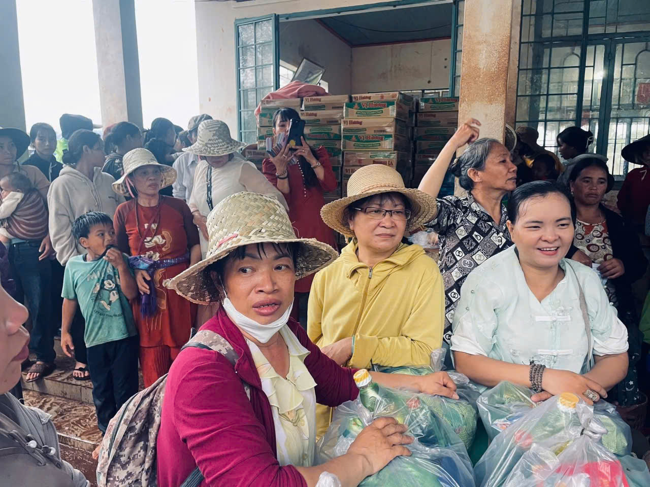 Chư Păh: Tịnh xá Ngọc Như phát quà cho bà con khó khăn